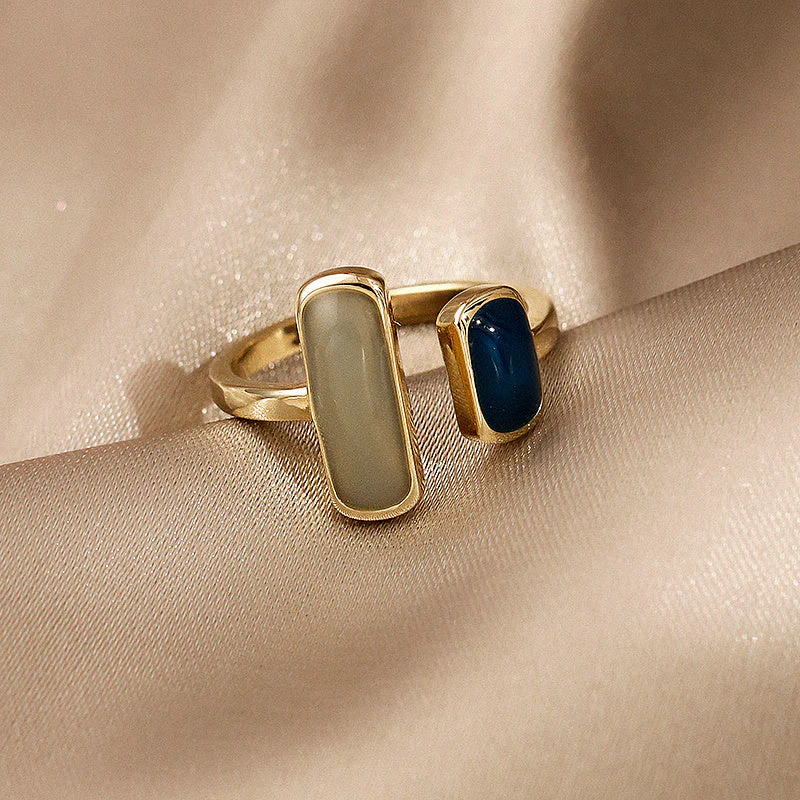 Anillo Vintage dorado con Ópalo Azul - Image 6