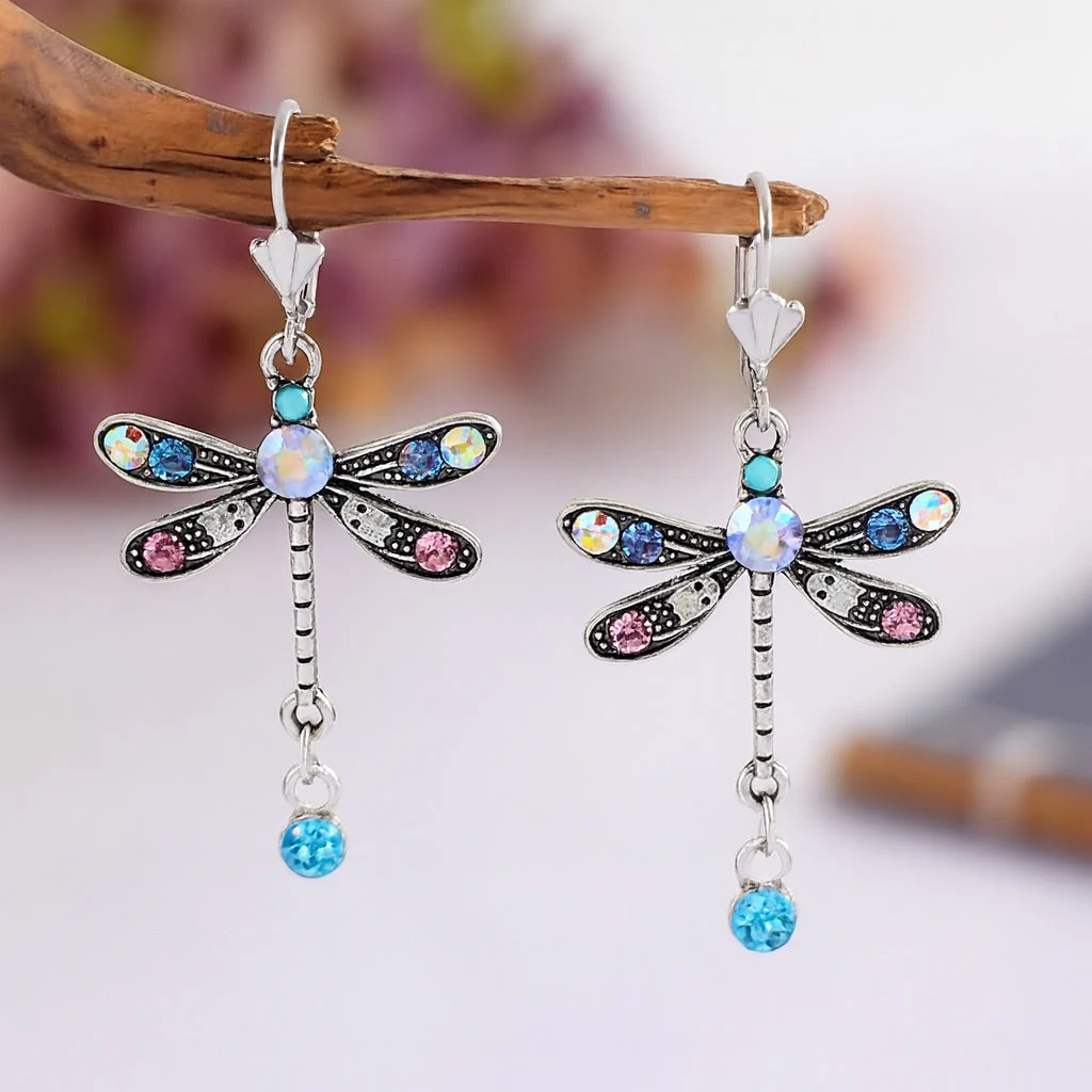 Pendientes Elegantes de Libélula Tallada - Image 3