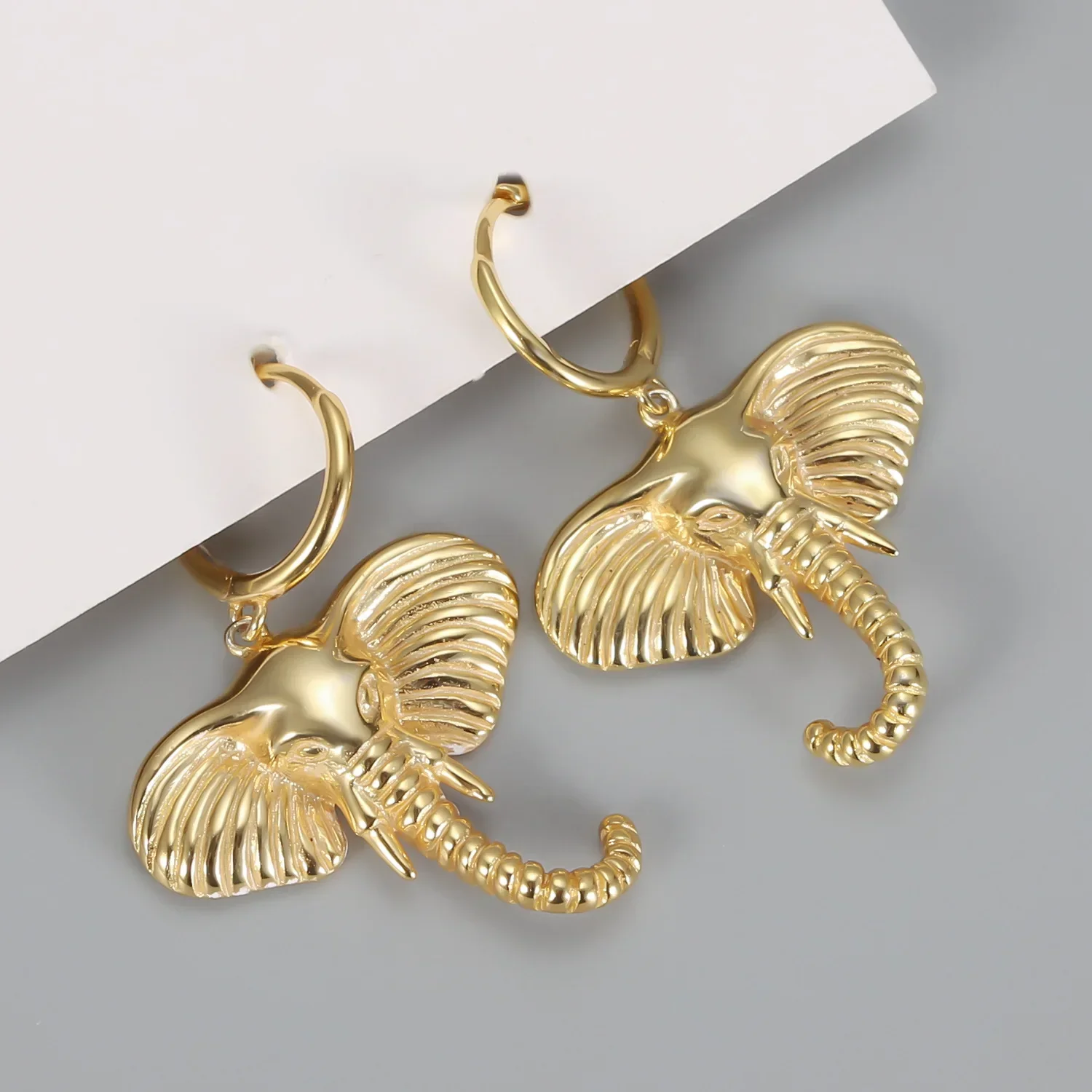 Pendientes de Aro con Dije de Elefante - Image 3