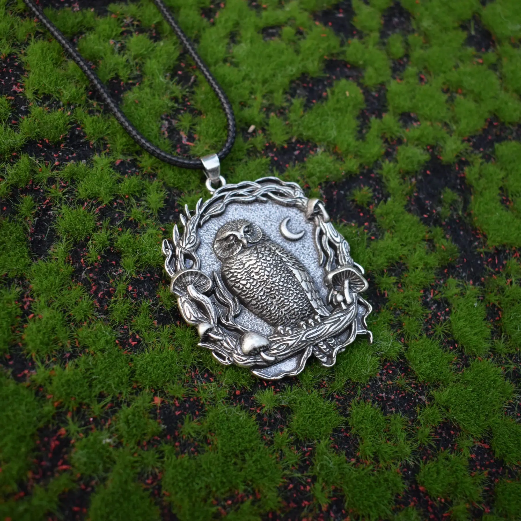 Collar Místico de Búho, Luna y Hongo - Image 3