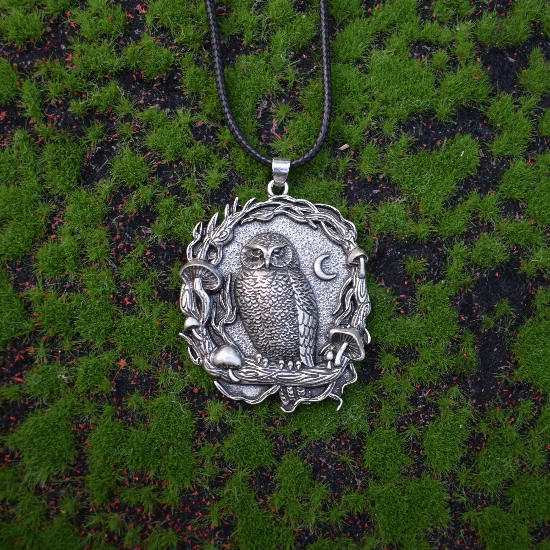 Collar Místico de Búho, Luna y Hongo - Image 4