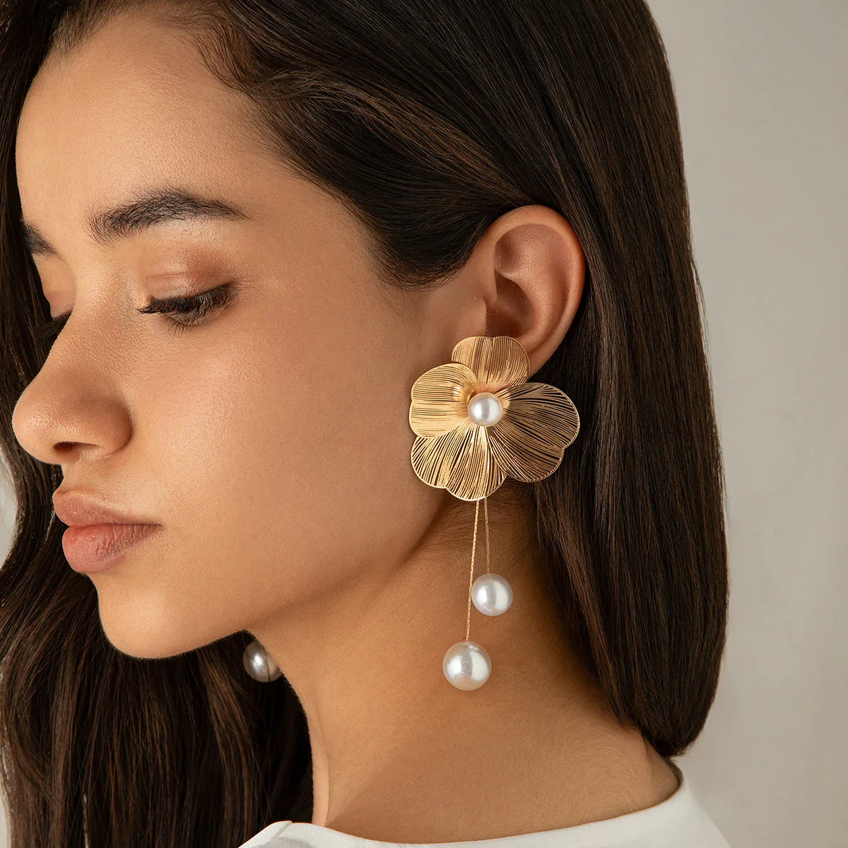Pendientes Bohemios con Perlas y Pétalos - Image 2