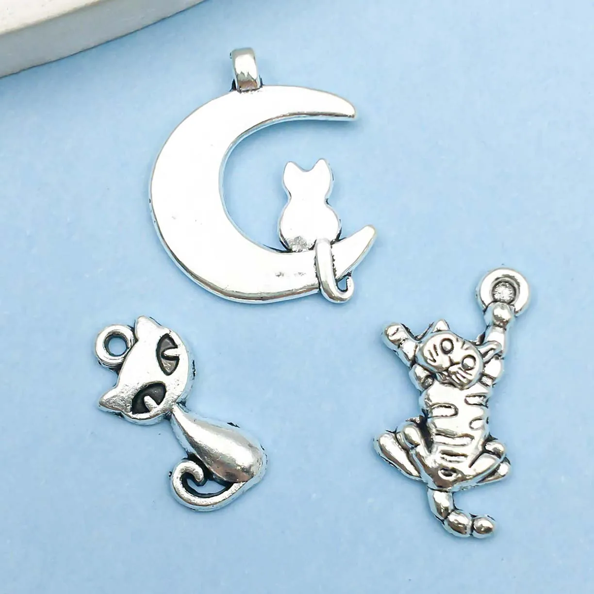 Colección Vintage de Dijes de Gato en Plata - Image 5